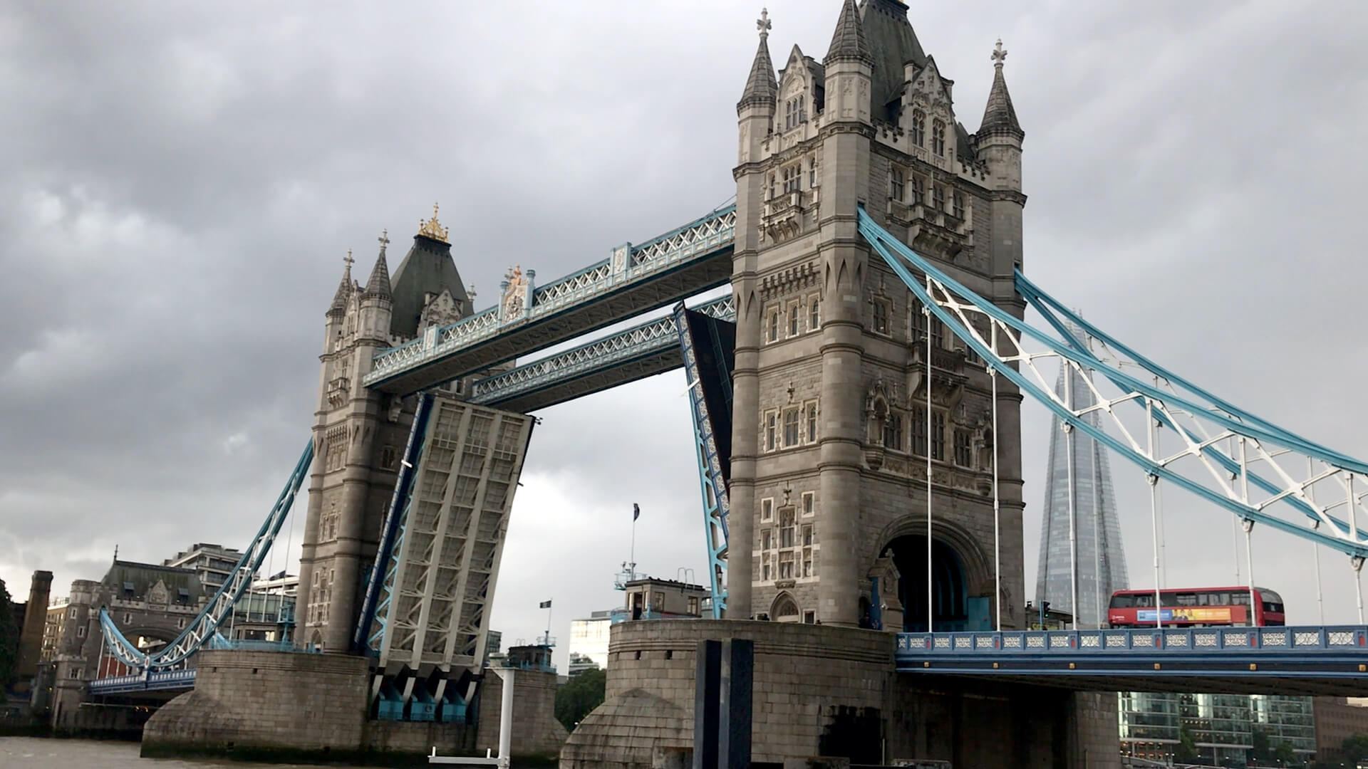 Tower Bridge In London Stuck Open After Technical Failure - Londontopia