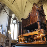 Visitors+Look+Coronation+Chair+Westminster+5Pt_OHae3qBl
