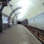 Aldwych_tube_station_platform_in_1994