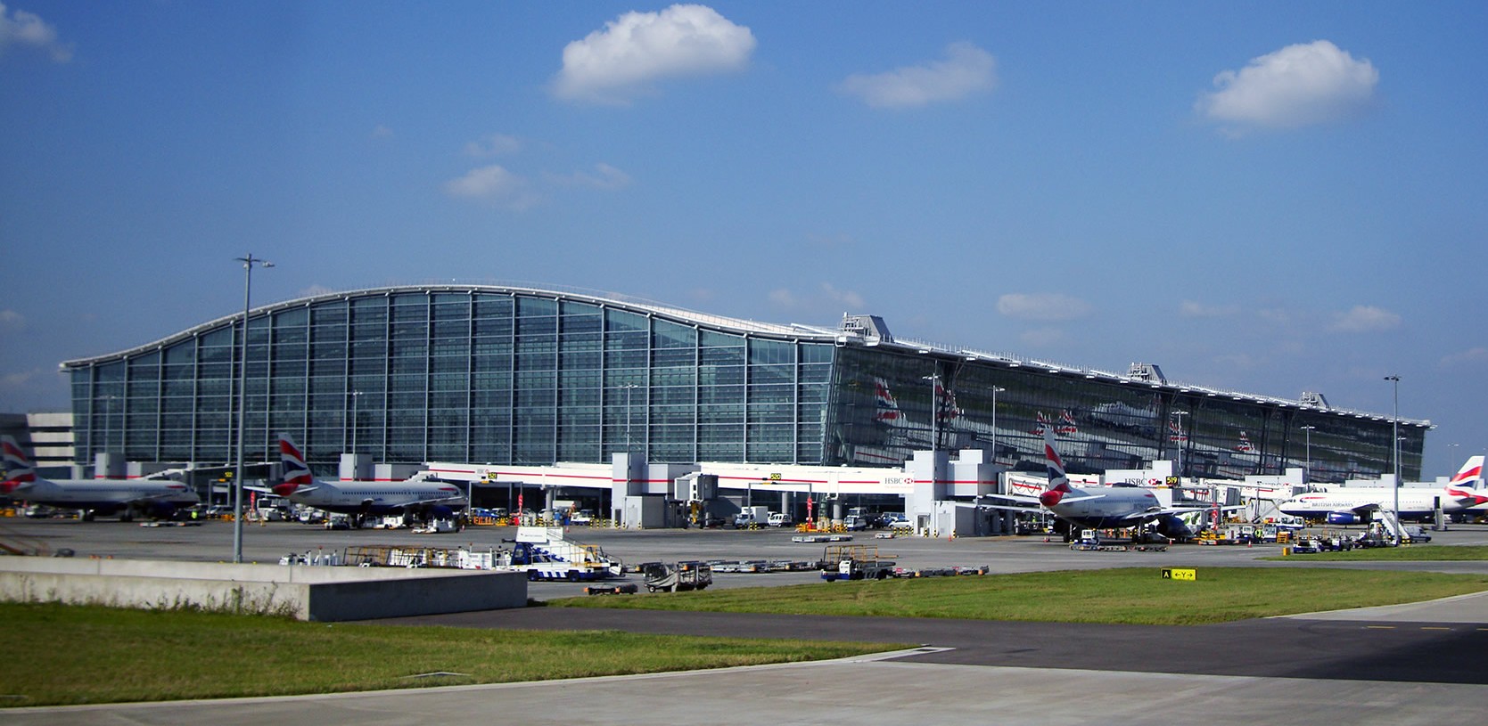 London Heathrow Airport Guide: 10 Things to Know Before Visiting