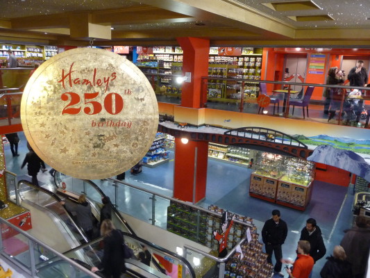 London_,_Westminster_-_Hamleys_Toy_Shop_-_geograph.org.uk_-_1739065