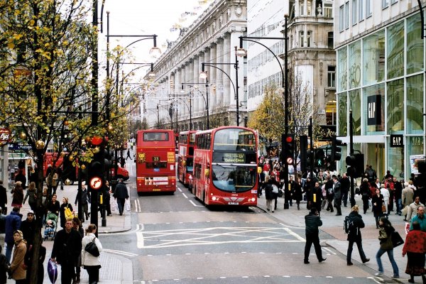 Oxford_Street_December_2006.jpeg
