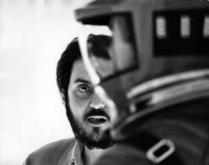 2001: A Space Odyssey, directed by Stanley Kubrick (1965–68; GB/United States). Stanley Kubrick on set during the filming. © Warner Bros. Entertainment Inc.