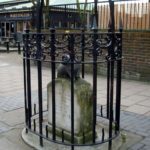 Monument_and_Pub_-__The_Whittington_Stone__-_geograph.org.uk_-_1180836