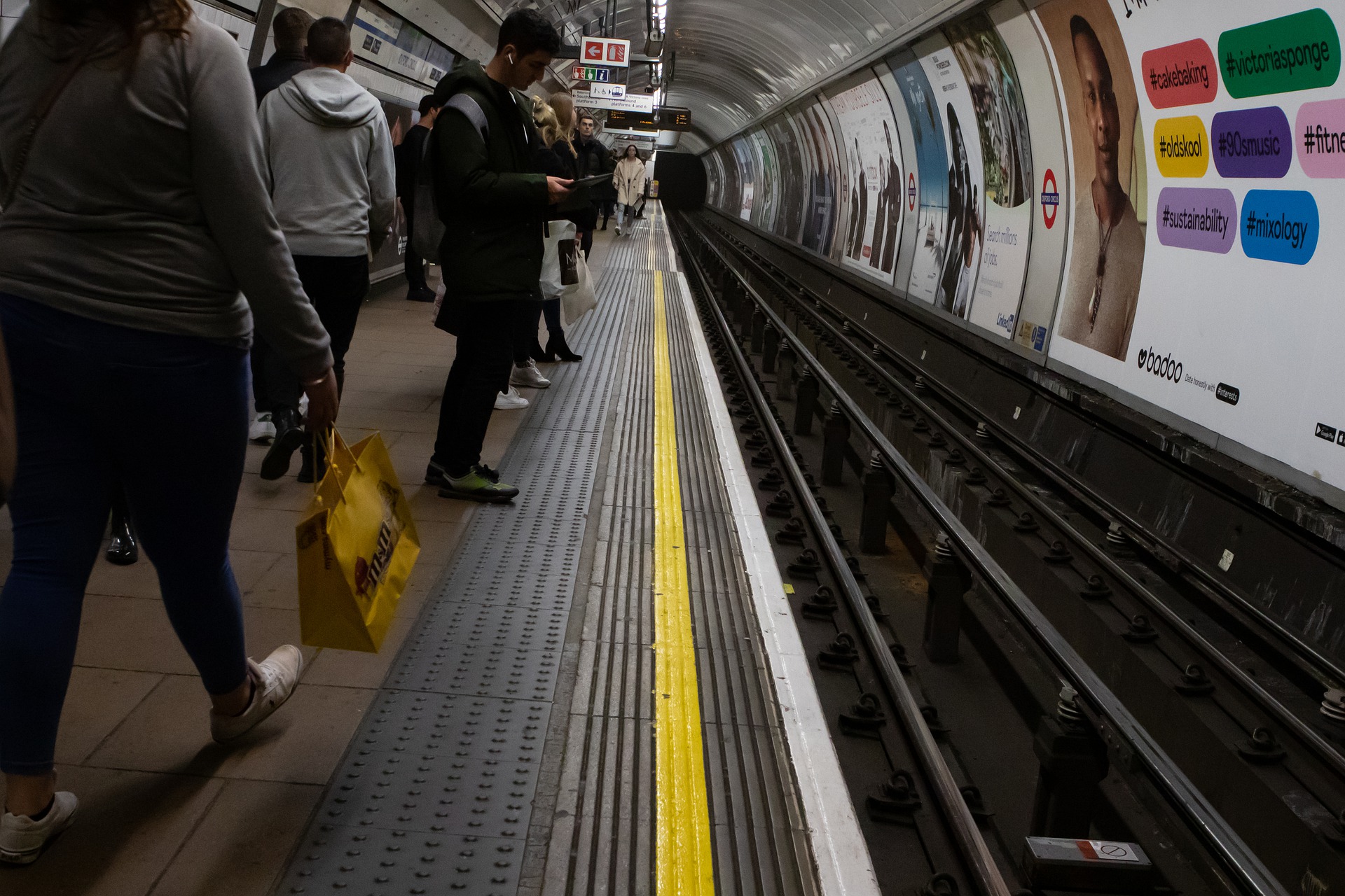 Victoria Line Underground Stations - Facts, Trivia And Impressions