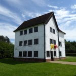 Queen_Elizabeth’s_Hunting_Lodge_exterior