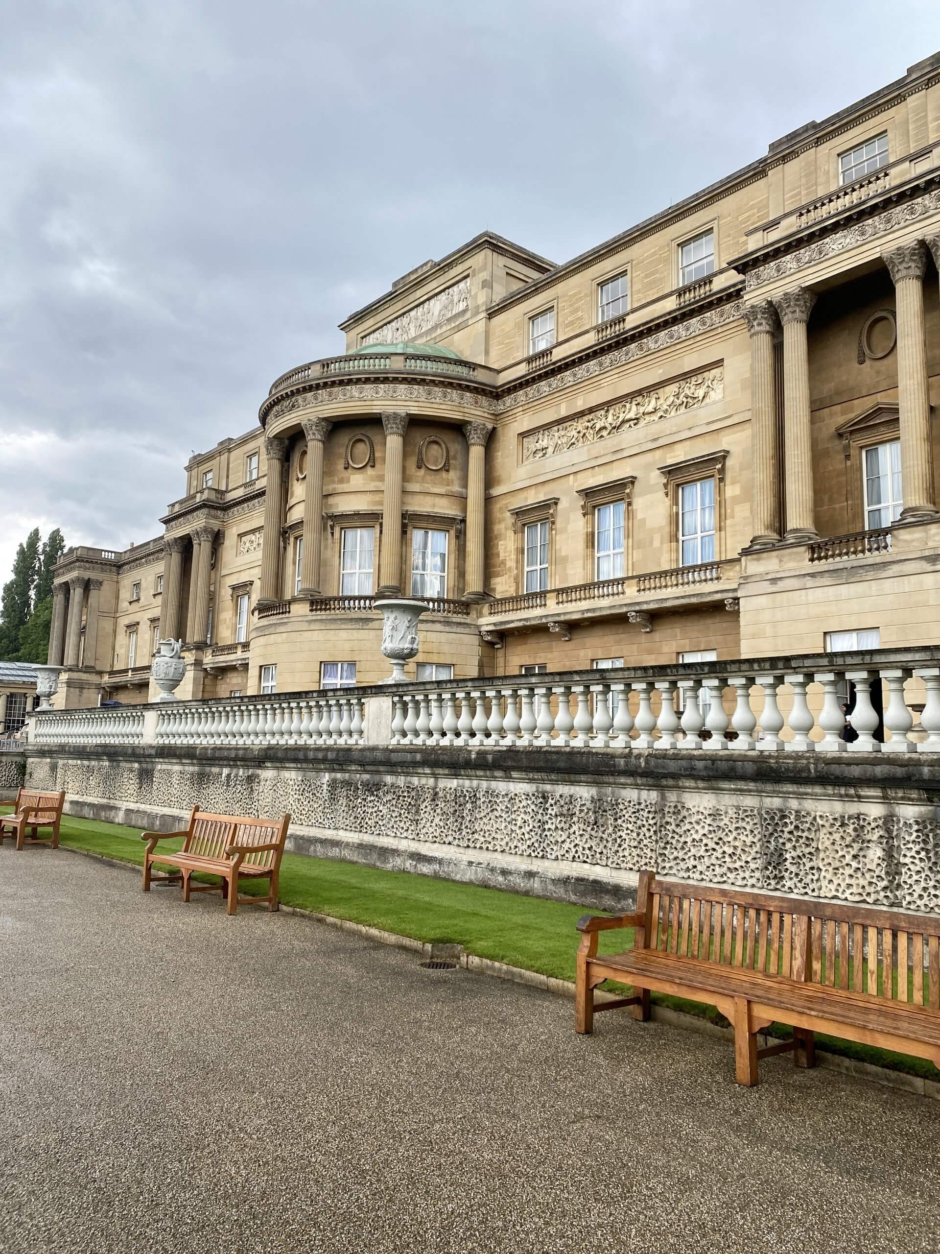 Picnic in the Queen&#8217;s Private Garden &#8211; Laura Porter Visits Buckingham Palace&#8217;s Garden