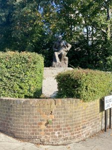 Sigmund Freud statue