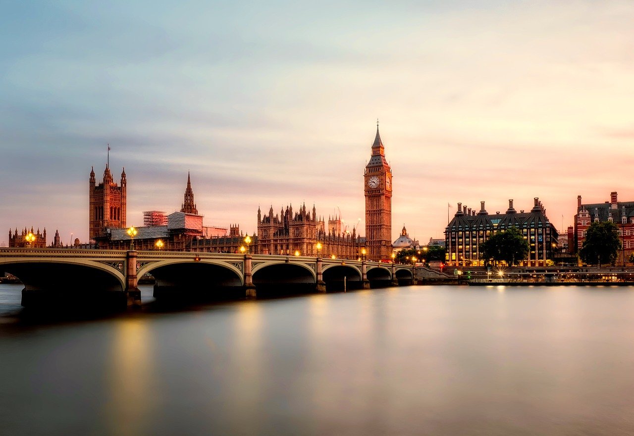 London Eye at night - Hellotickets