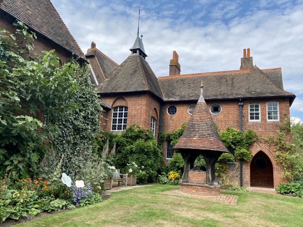 Exploring The Red House – William Morris's Iconic Arts and Crafts Home ...