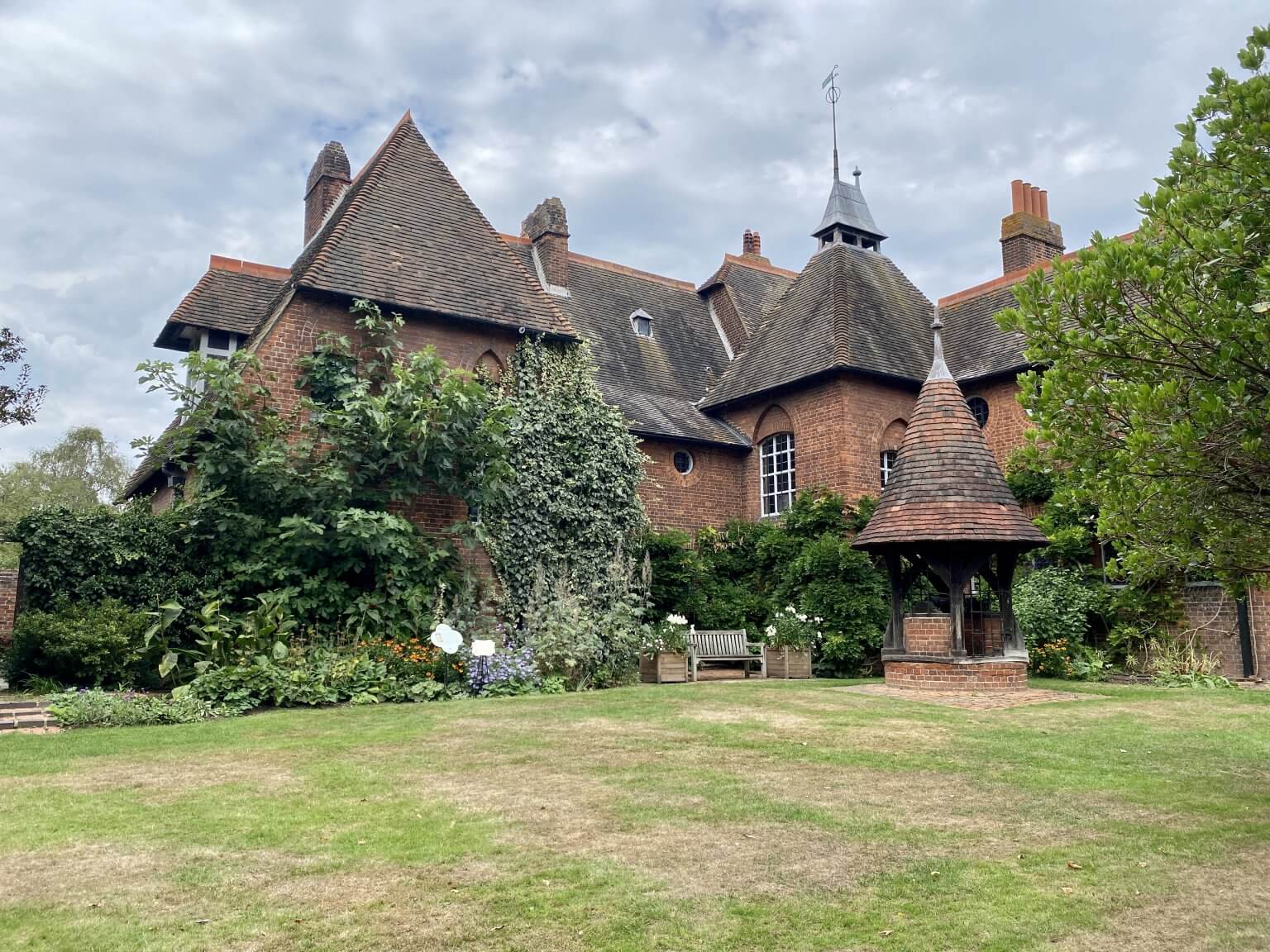 Exploring The Red House – William Morris's Iconic Arts and Crafts Home ...