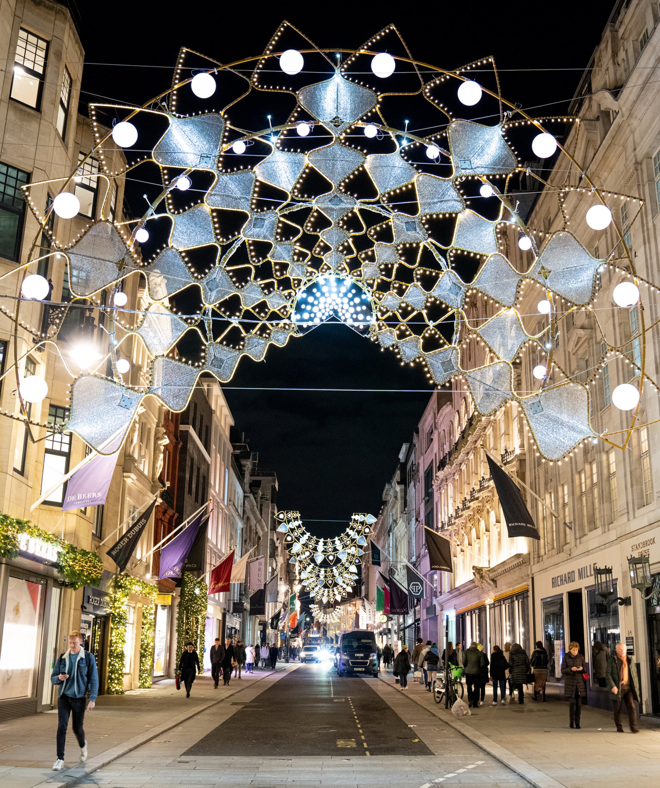 Bond Street lights up London with a tribute to HM Queen Elizabeth II 