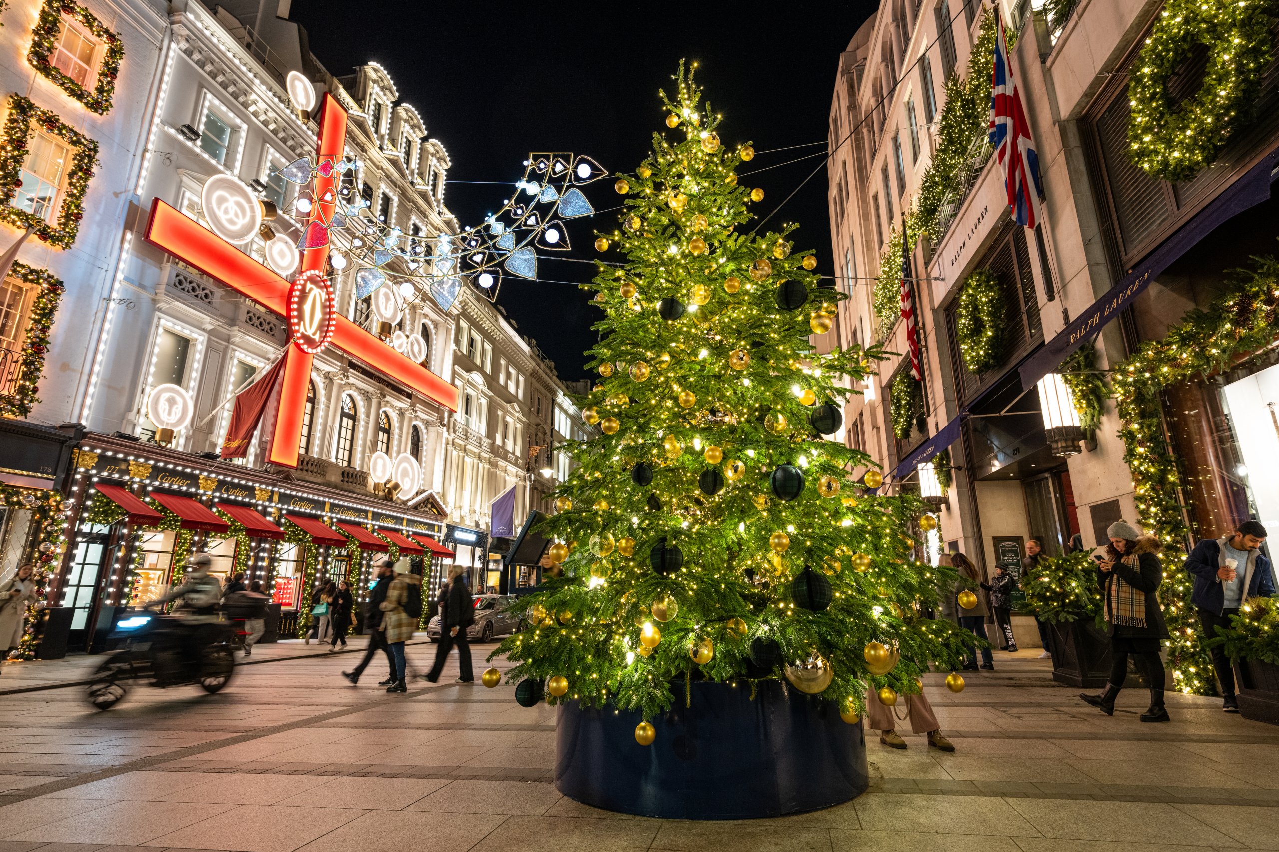 Bond Street lights up London with a tribute to HM Queen Elizabeth