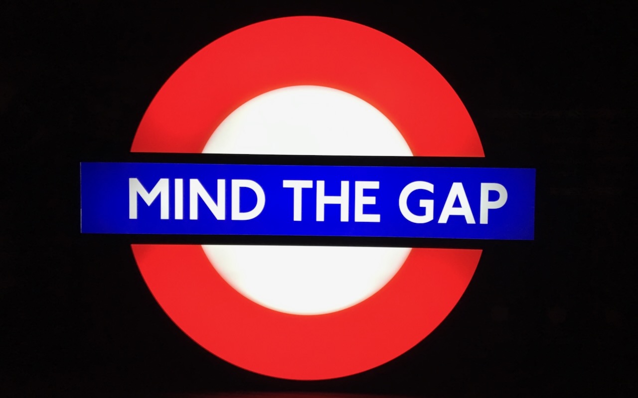 London 101: What does Mind the Gap mean in London? - Londontopia